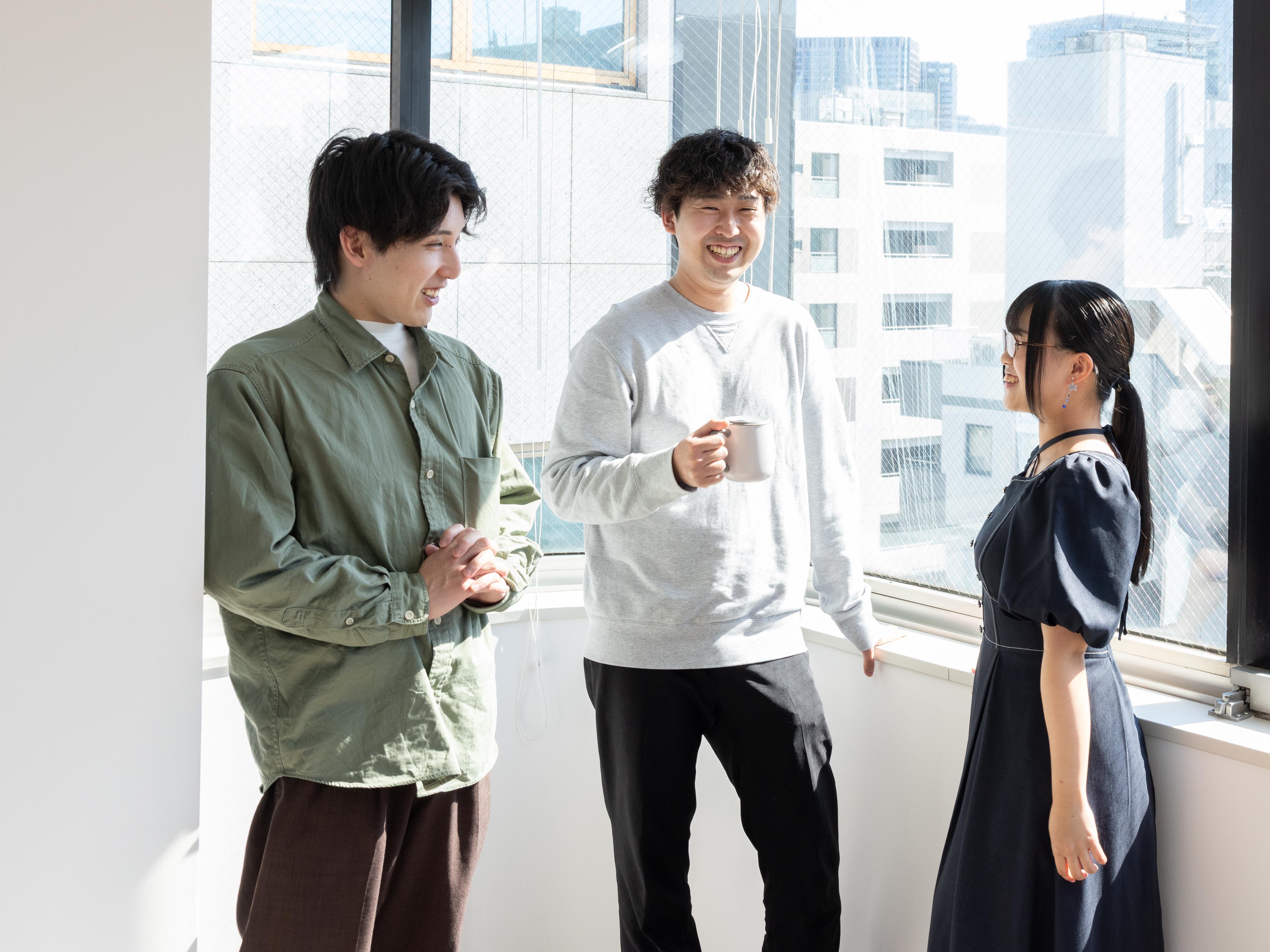 メンバー同士のコミュニケーションも多く、常に明るく笑いの絶えない雰囲気だ。