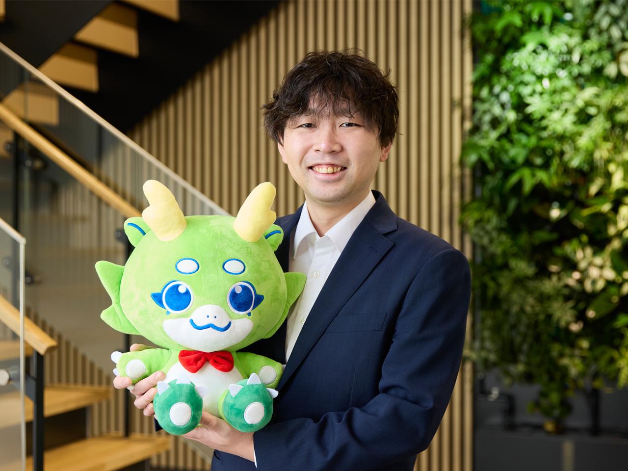 石川県金沢市を本拠地とし、様々なジャンルのリユース品を取り扱うネット企業だ。写真は代表取締役社長　岩瀨 裕真氏