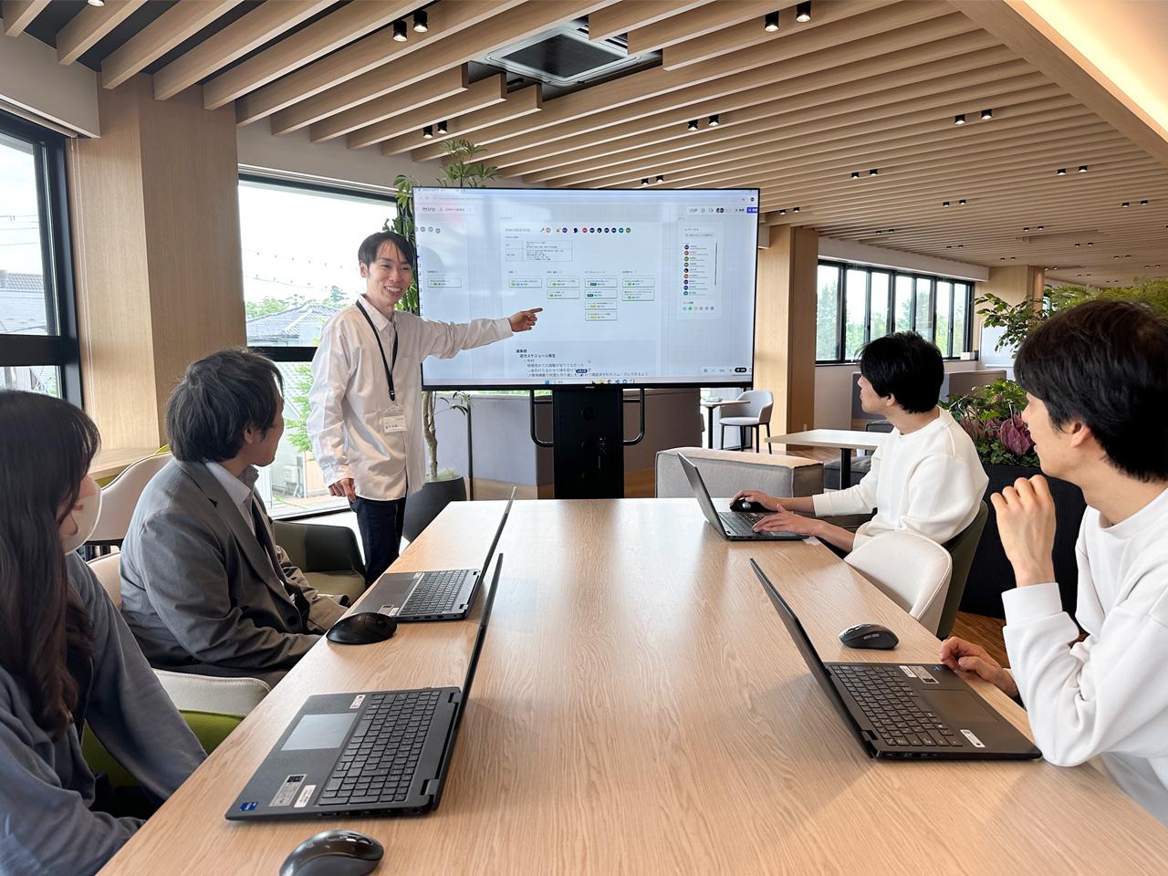 社内ではコミュニケーションが活発で、オープンで風通しのよい風土となっている。