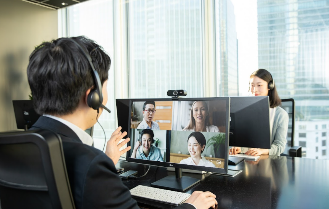 株式会社RevComm 求人画像1