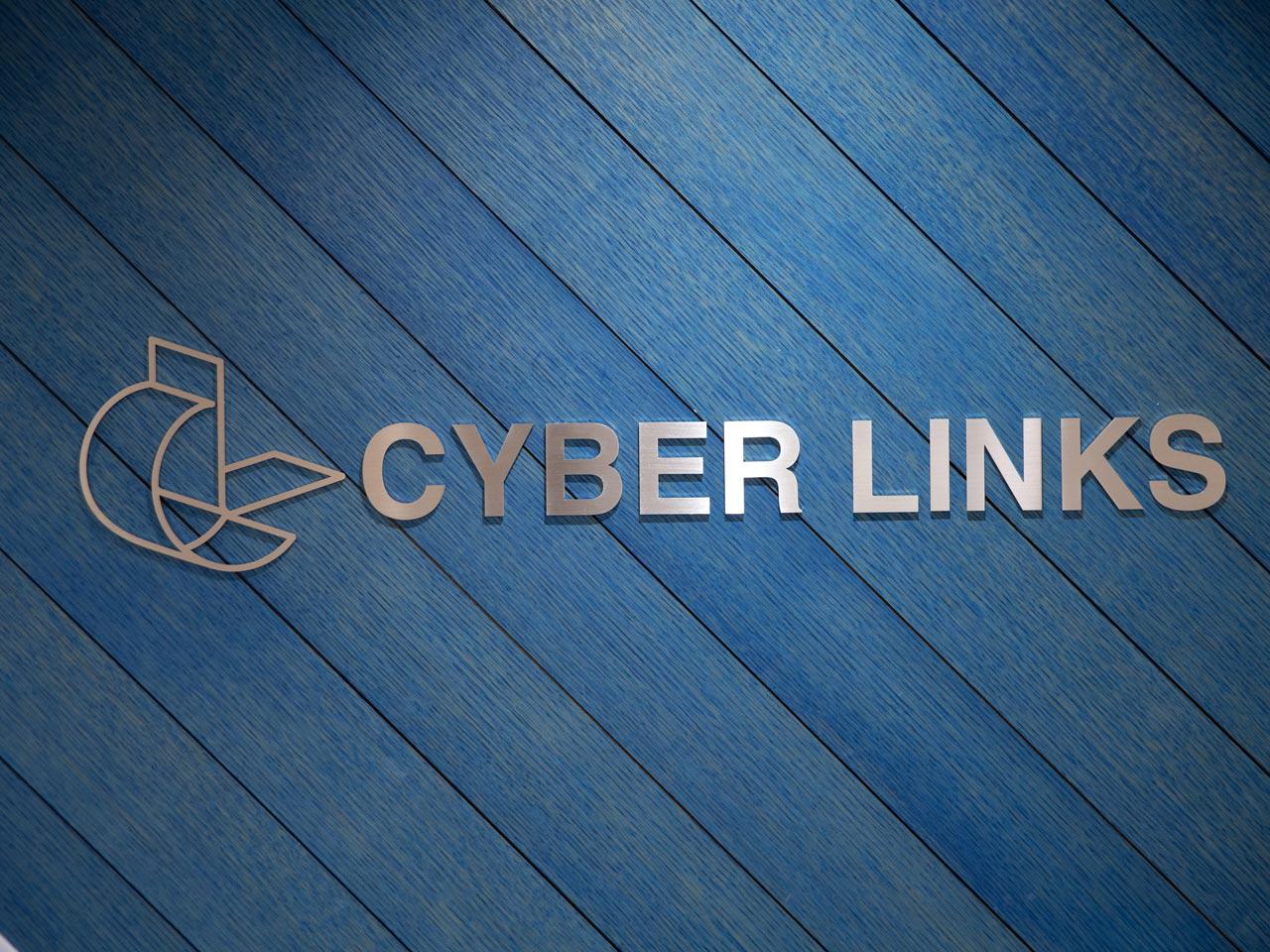 同社は和歌山市に本社を置き、流通業と官公庁に特化したクラウド事業を展開する独立系ITベンダーだ。