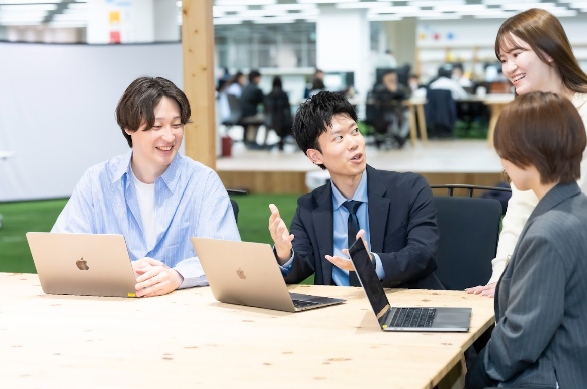 2018年9月のβ版リリース以来、BtoB/BtoC企業を問わず、エンタープライズからスタートアップまで幅広く導入されている。