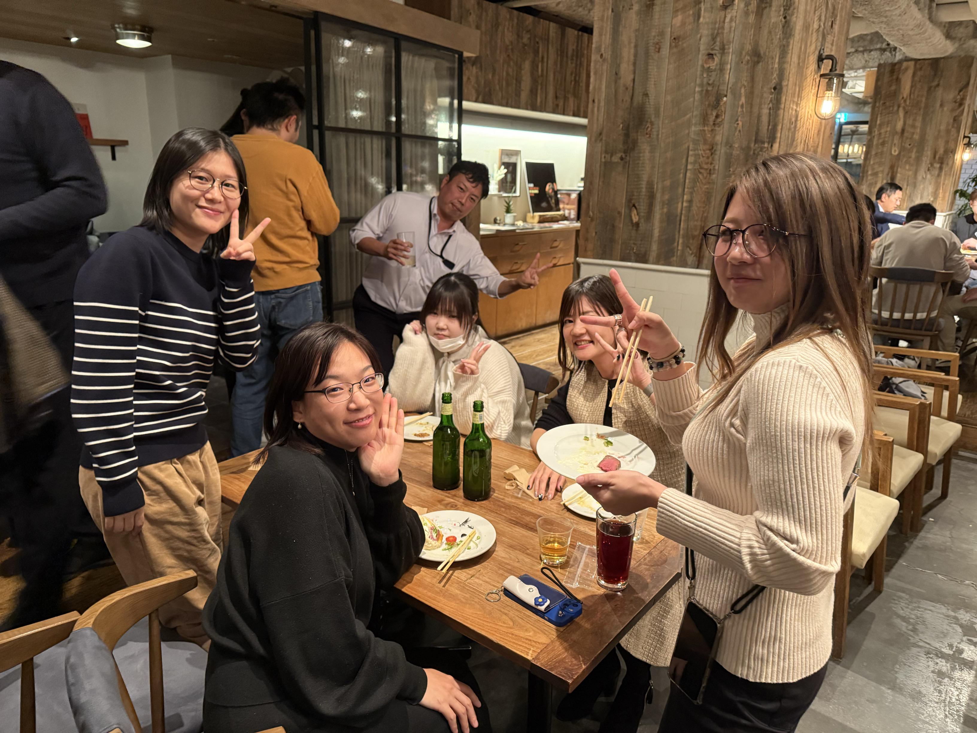 中国人、日本人、韓国人で構成される組織風土は非常に融和的なのが特長。