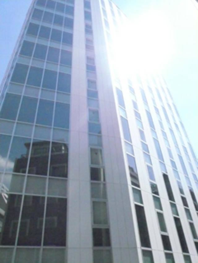 昨年、本社を山手線内側ど真ん中の半蔵門に移転。
仕事の移動も、仕事終わりのひと時も、一日を効率良く有意義につかえる絶好のロケーションです。