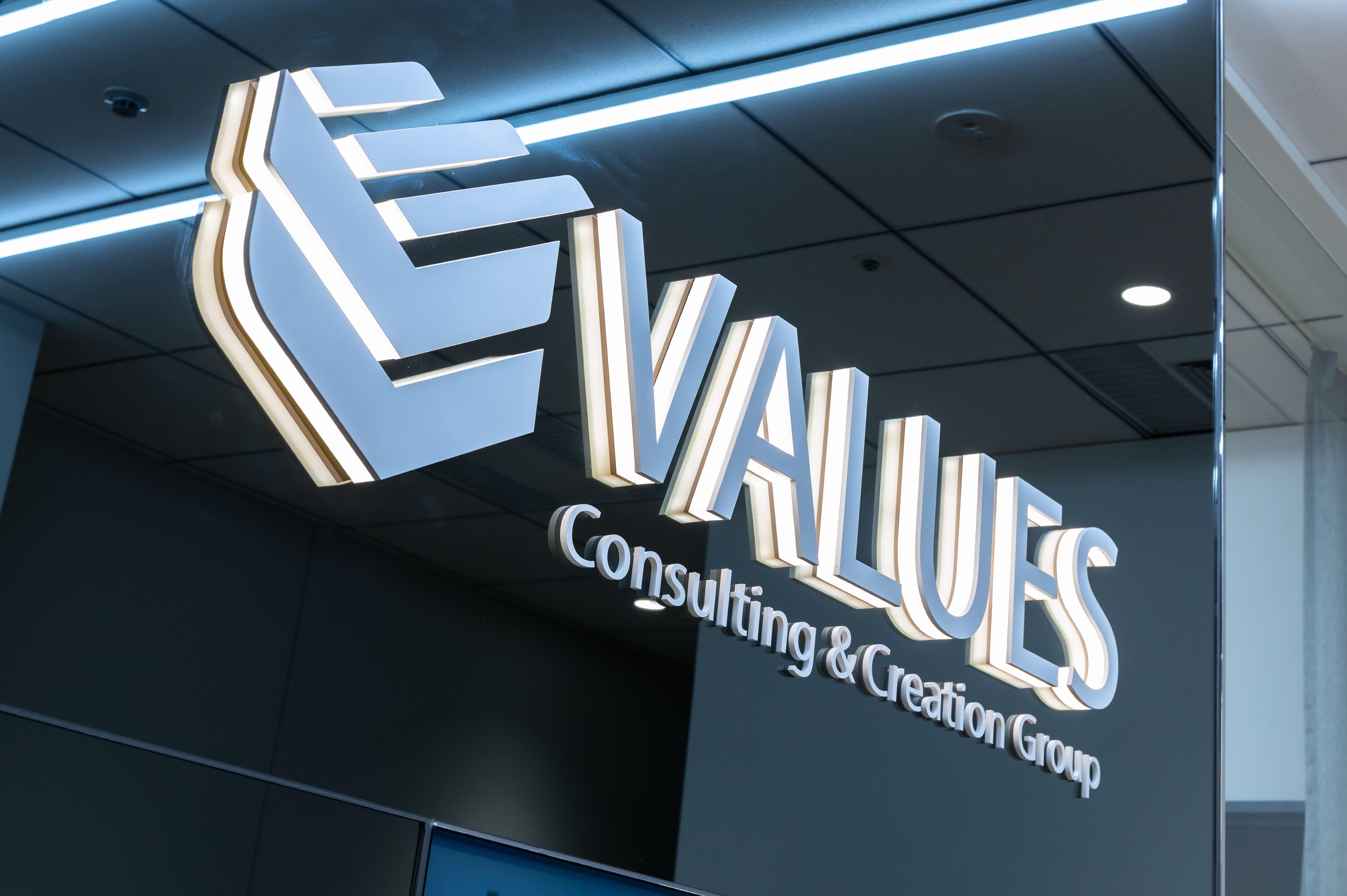 Webユーザーの行動ログを分析・データ化するという事業は『Dockpit』というSaas型サービスへと進化し、自社のノウハウや技術力を新たなビジネスへと昇華させたデータコンサルティング事業、そしてGoogle社とのパートナーシップを生かしたデータプロモーション事業は、多くのクライアント企業から高い評価を獲得している。