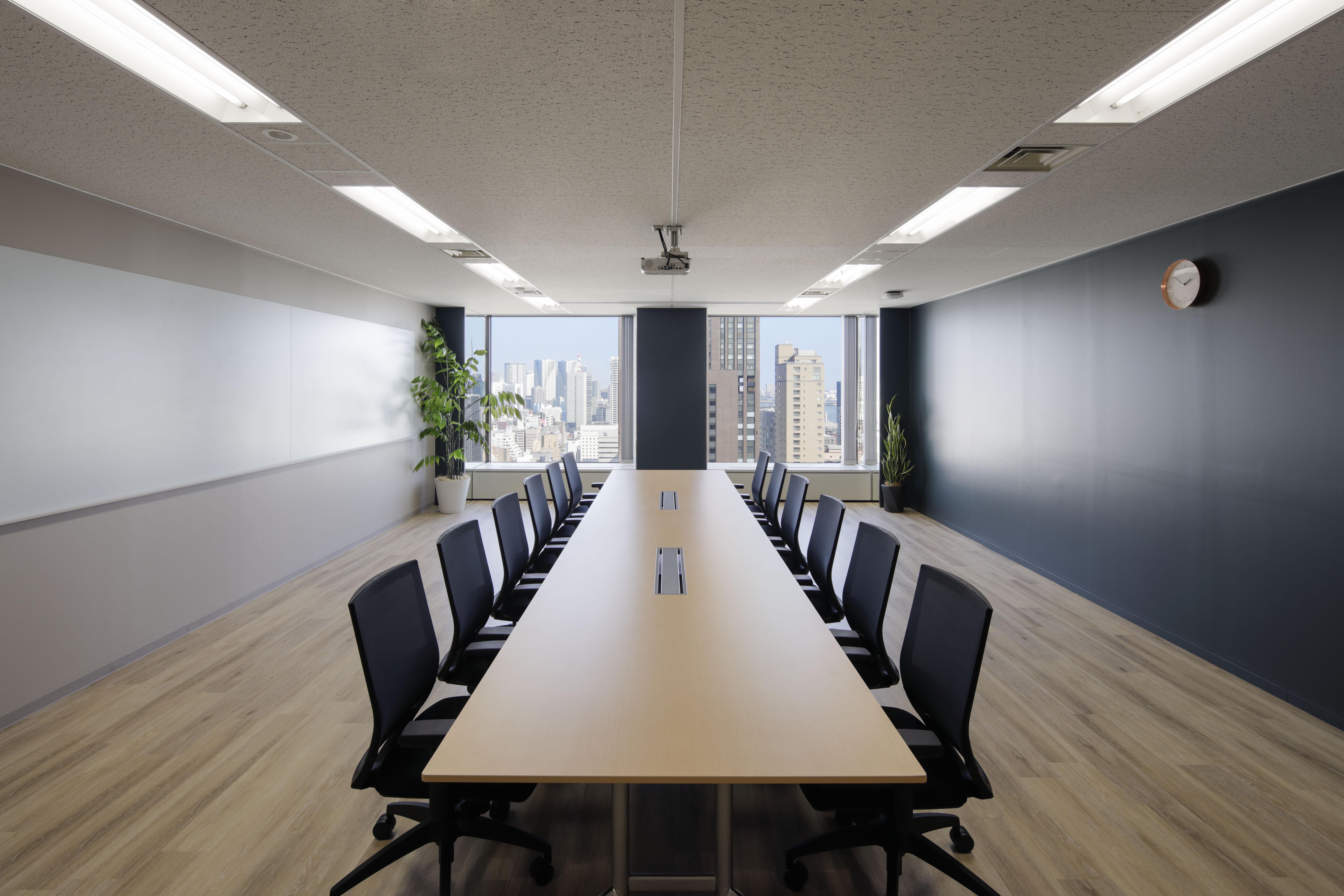 明るく清潔感のあるオフィスです。