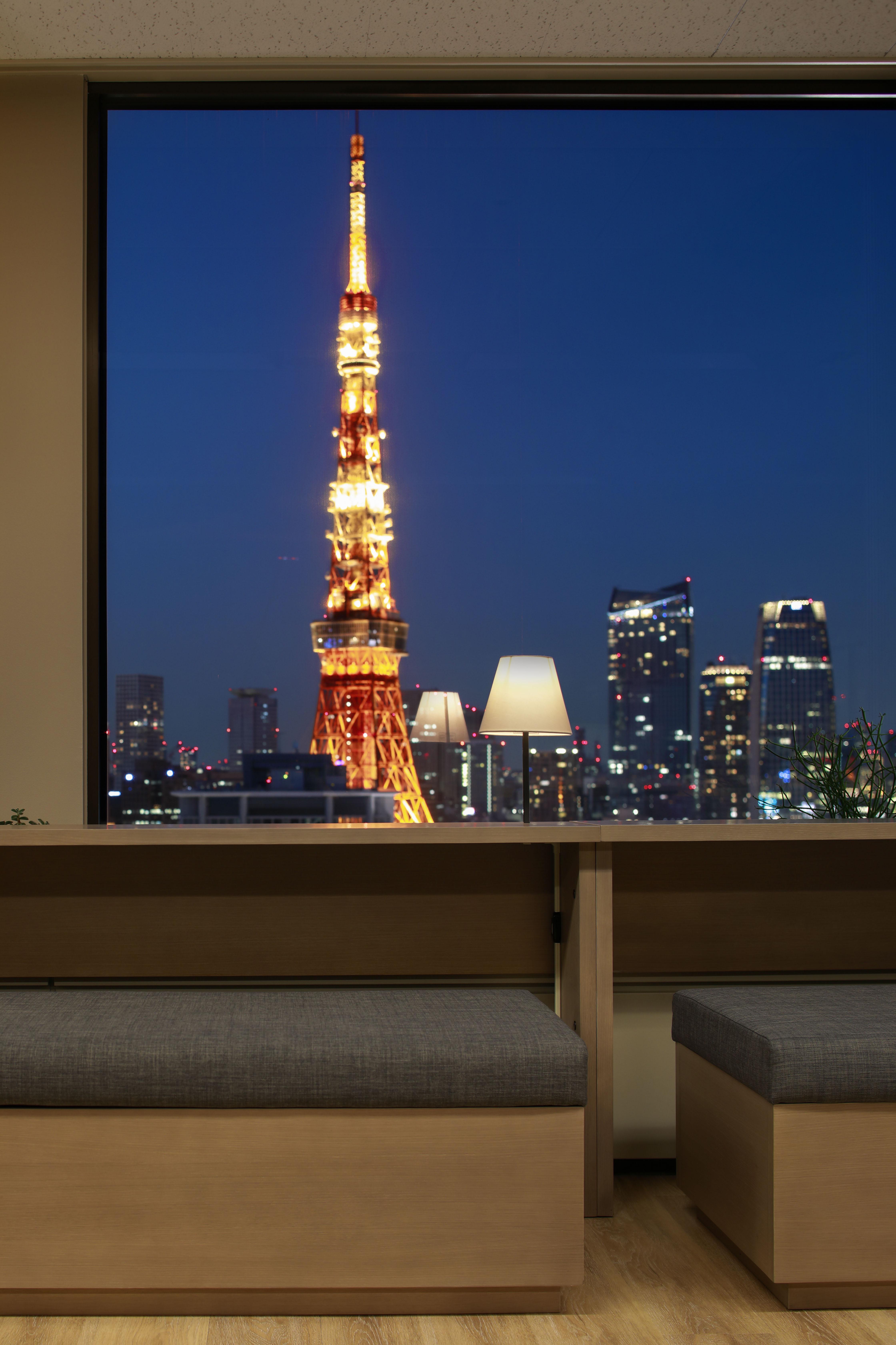 オフィスは田町駅から徒歩7分の場所にあり、通勤に便利です。