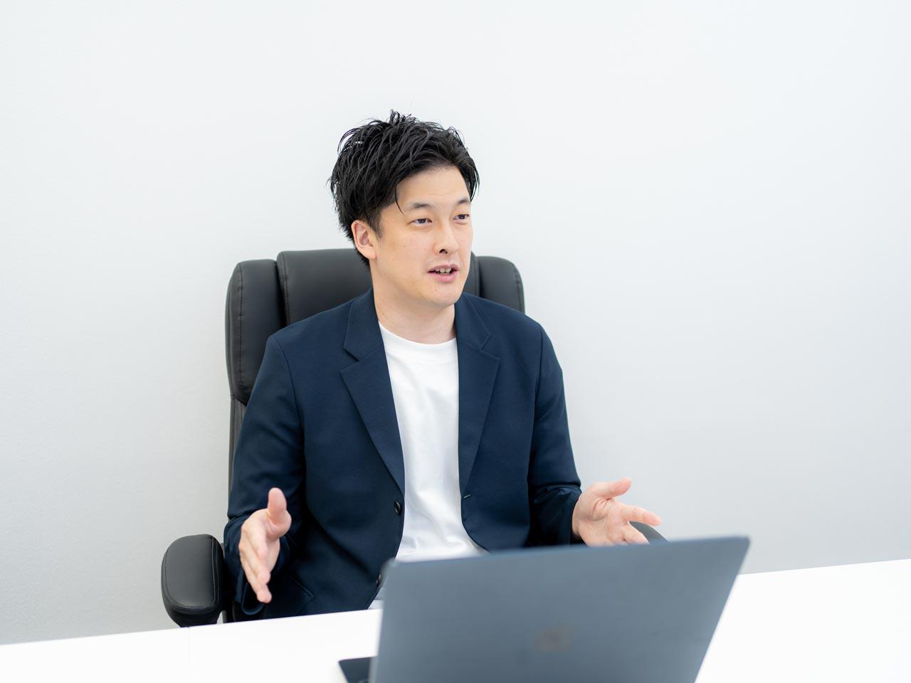 SFA入力負荷の軽減や営業進捗の可視化といったプロダクトに加え、専任コンサルタント「Buddy」が顧客企業に深く入り込み、再現性ある営業文化の構築を支援。