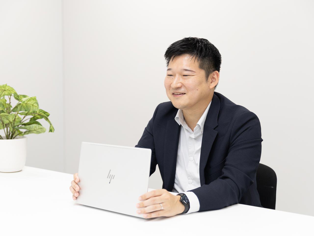 リーズナブルな価格と迅速なサポート対応で、小さな事務所やクリニックでも活用できるサービス設計を特徴としている。