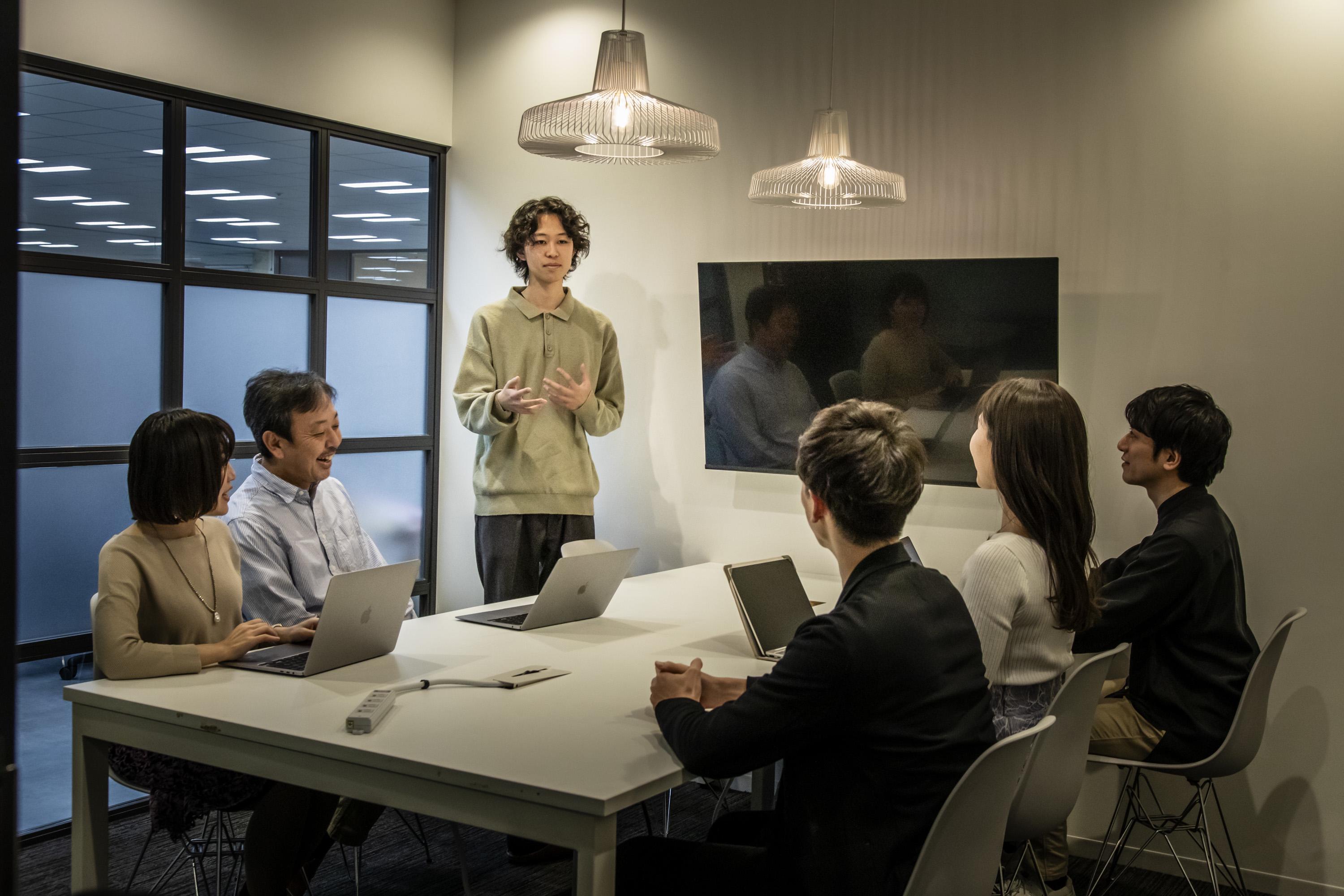 大手メディアや大手メーカーも次々と導入を決め、プラットフォーム規模を拡大し続けている。