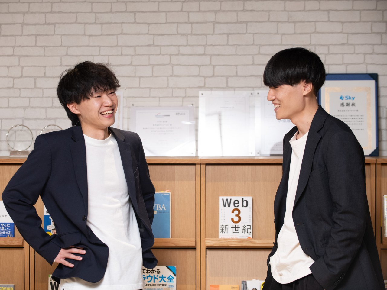 受託案件・チームでのプロジェクト参画を強化。
「ひとり現場」の縮小を実施しています。