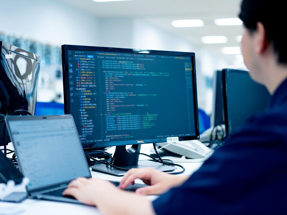 事業内容：ローコード開発プラットフォーム事業