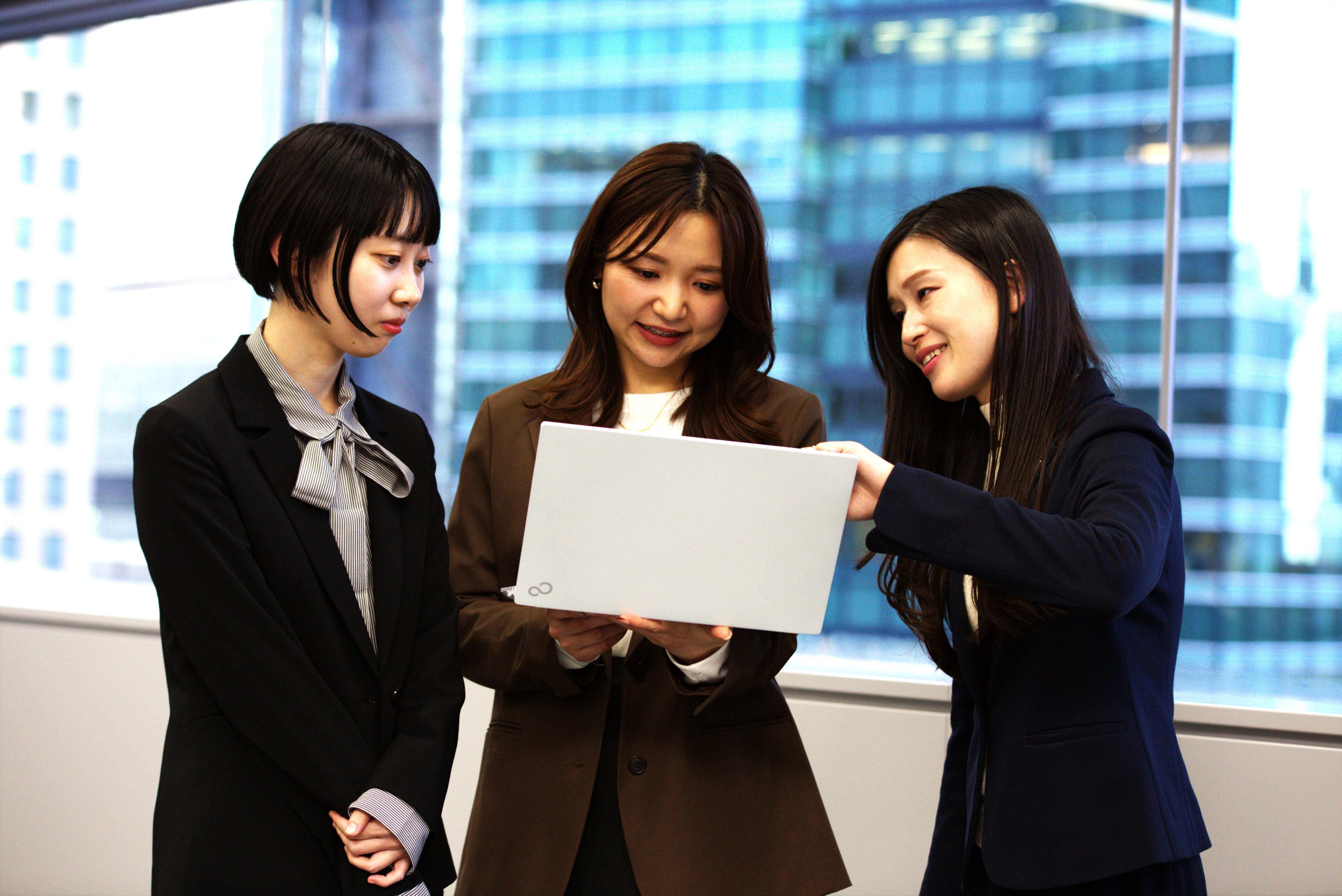 部署間の垣根がなく、積極的にアイデアを出し合う文化です