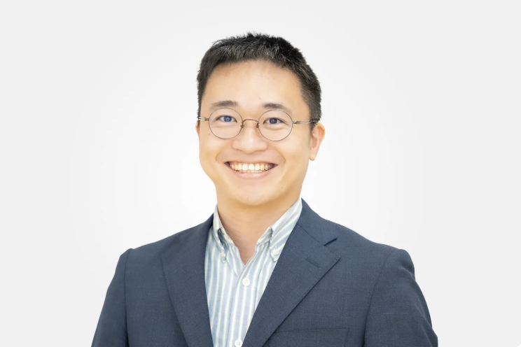 谷田 直輝｜取締役CTO
東京大学理学部情報科学科卒。
東京大学大学院情報理工学系研究科修士課程修了・博士課程単位取得退学。

日立製作所 中央研究所で通信高速化・通信解析の研究に従事後、製品化や新規事業検討も担当。
その後、医療系SaaS企業にて分散処理基盤の開発・運用に携わり、2022年取締役就任。
2023年シフトメーション入社。Shiftmationの新機能開発、技術基盤・組織開発を担う。