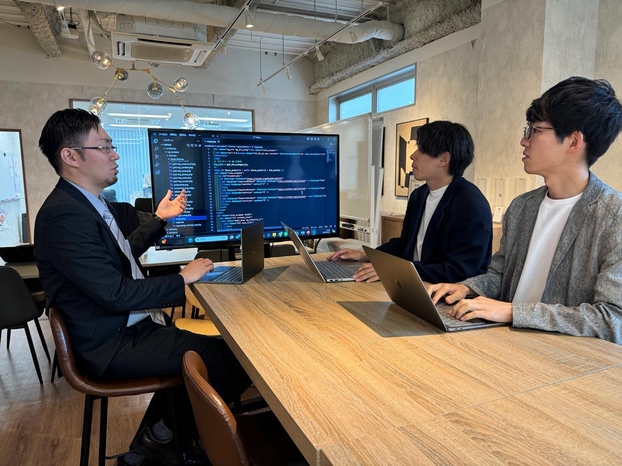 独自のリスキリングでは、講師や先輩に直接聞きやすい勉強会を毎週開催しています。