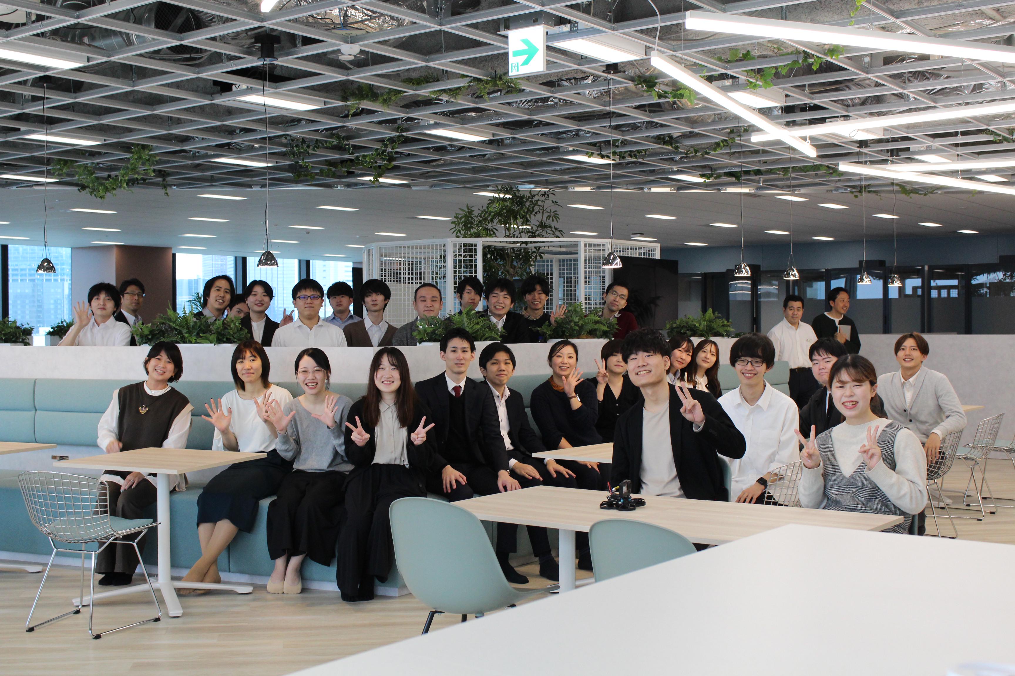 平均年齢36.6歳。
20歳代～50歳代の方が在籍しています。