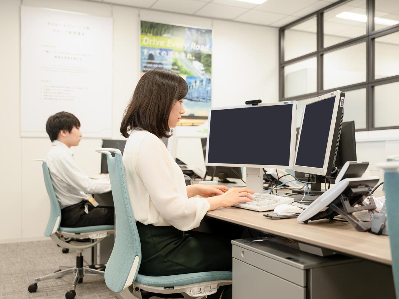 それを実現するのは多様な要求に対応できる“共同配送と定時配達”の設計力、チルド・低温物流に特化することで培った現場力の高さ・応対力だ。