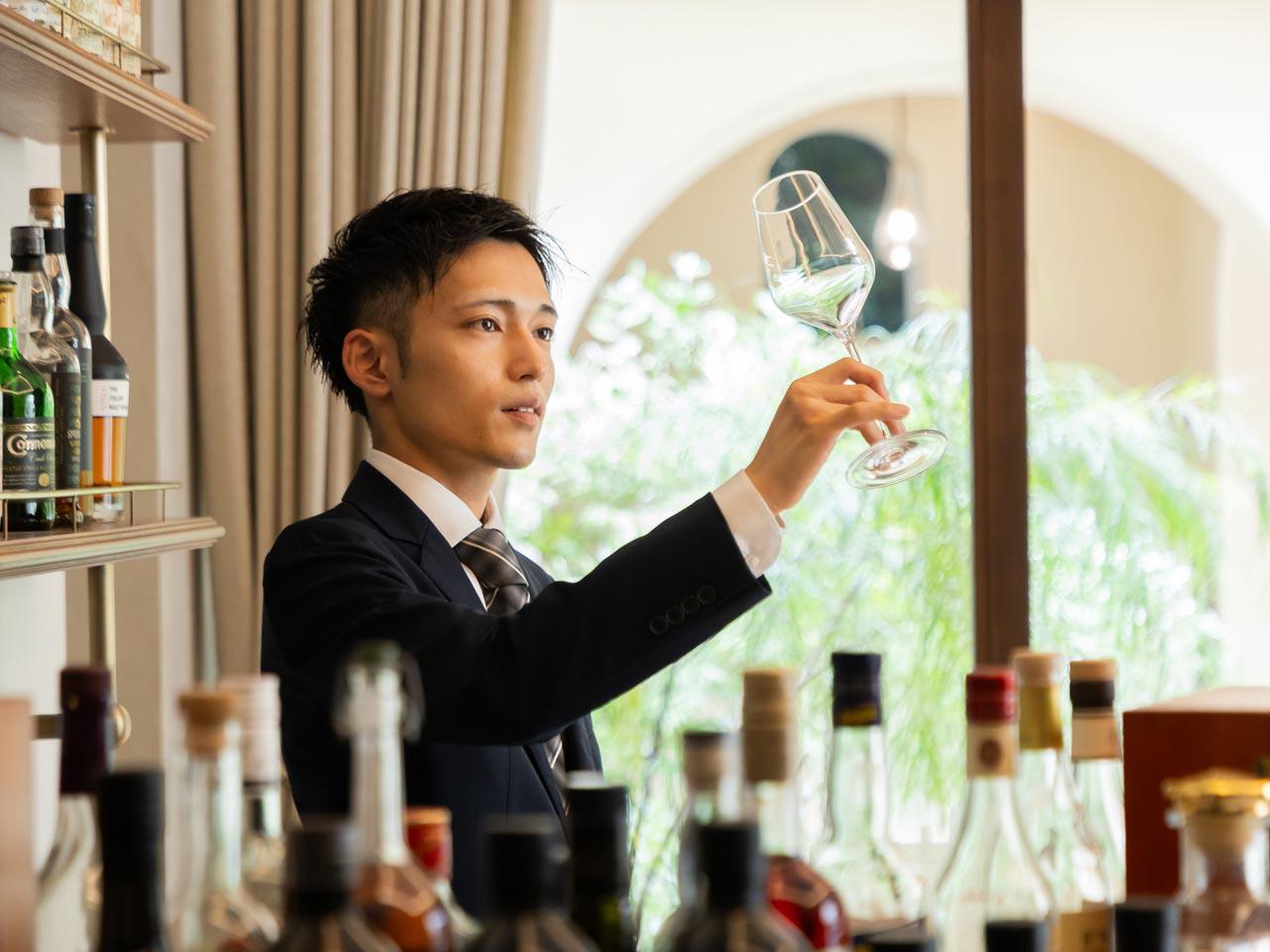 各店舗は、シェフや支配人、ソムリエ等などの個性を最大限に表現し、個性を確立させていることが大きな特徴である。