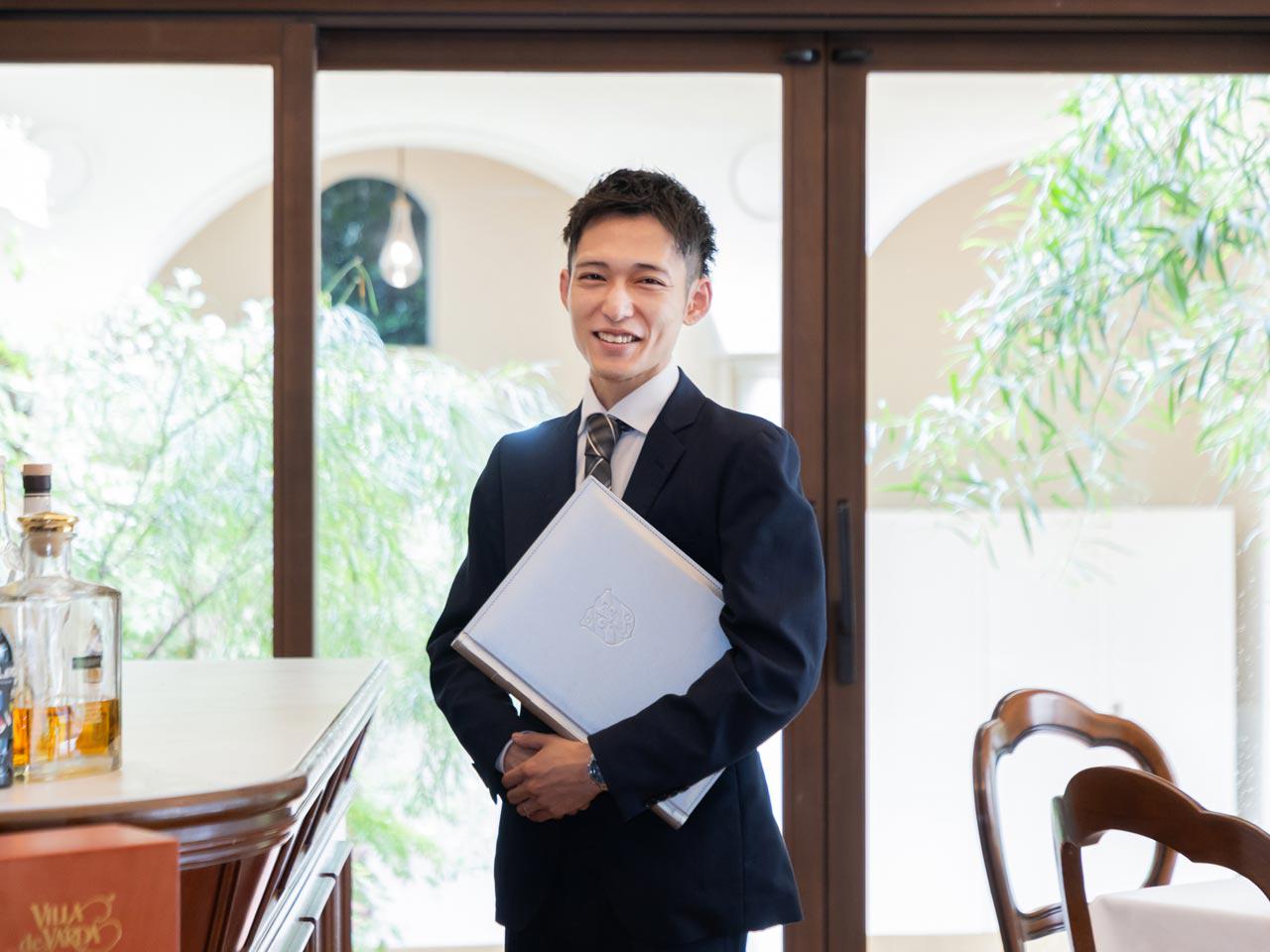 「誰かを幸せにするこの仕事を、誰よりも楽しむ。」「お客様のリクエストには、101%％の優しさで応える。」といったフィロソフィーに基づくSPIRITを重視した組織運営は特徴的である。