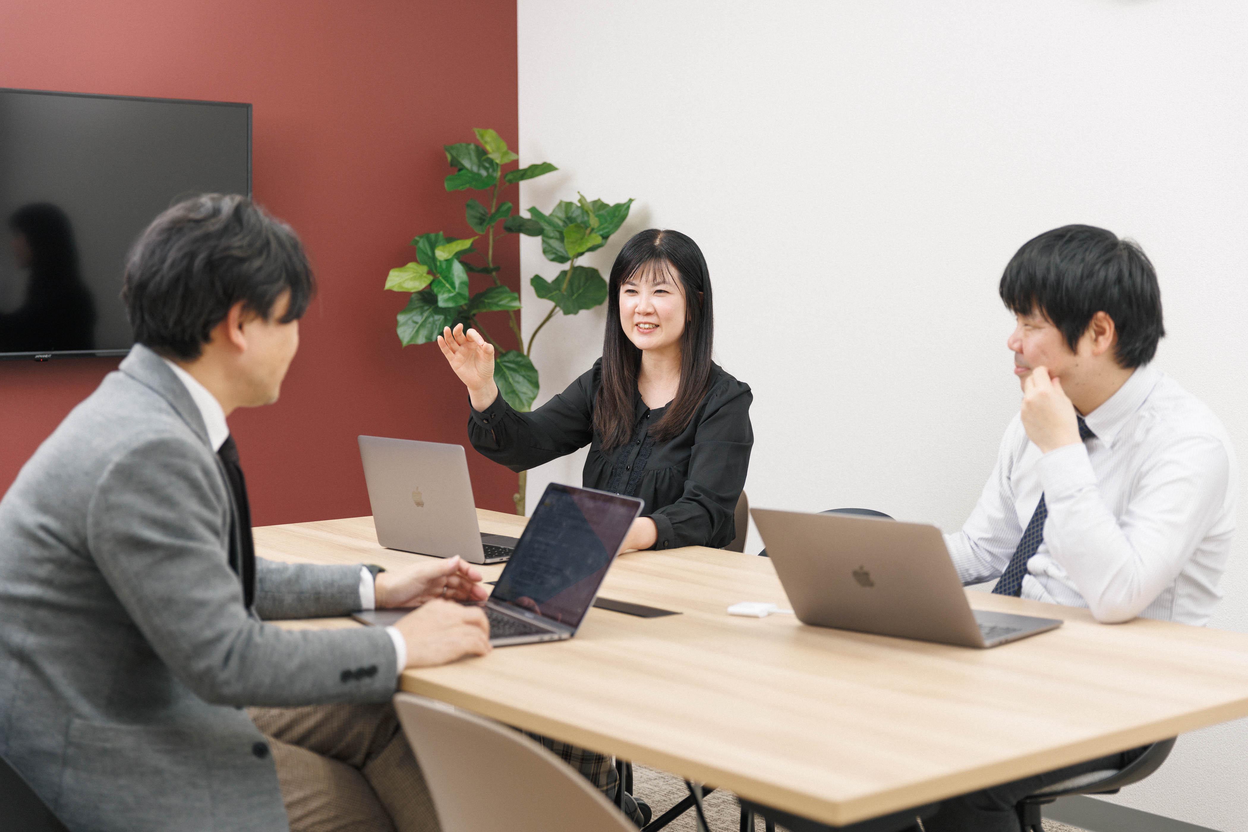 事業内容：クリエイティブエージェンシー