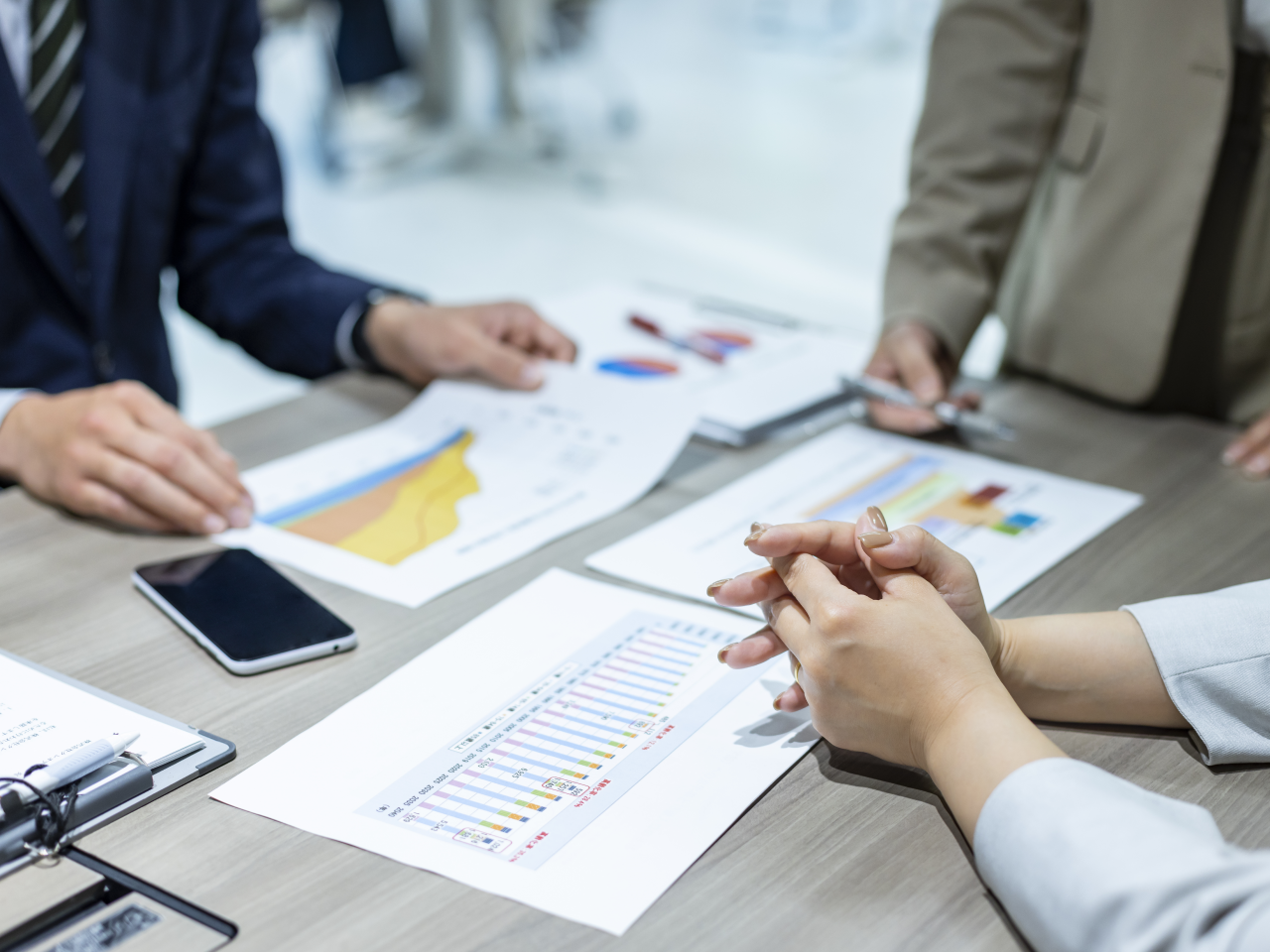 大学職員が教育・研究に集中できるよう学校運営に関わる付帯業務を総合的に支援している。