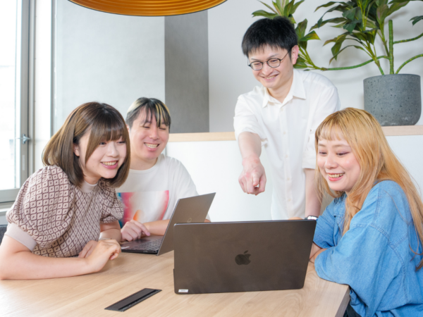 募集している求人：開発エンジニア【月給40万円以上｜技術賞与あり｜副業OK｜誕生日休暇｜服装・髪色自由】