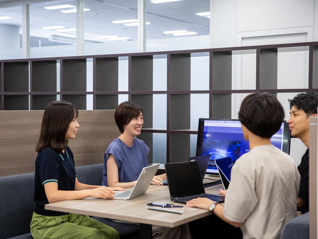 企業理念の策定や推進は、社員有志が自発的に始めたプロジェクトでボトムアップ的に行っているのは特徴的である。