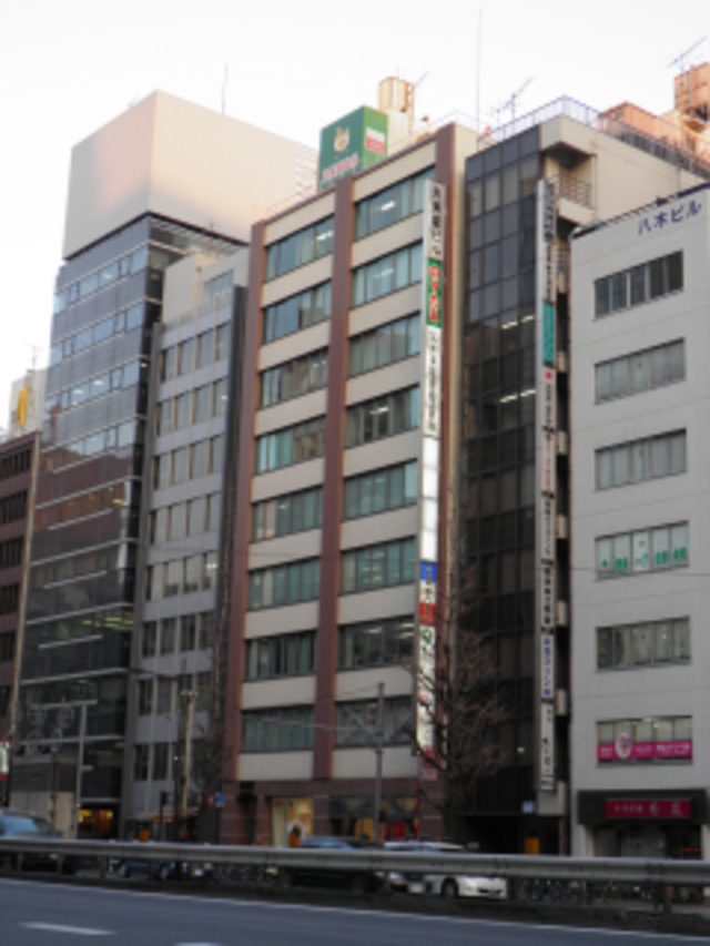 銀座1丁目、昭和通りに面したビルです