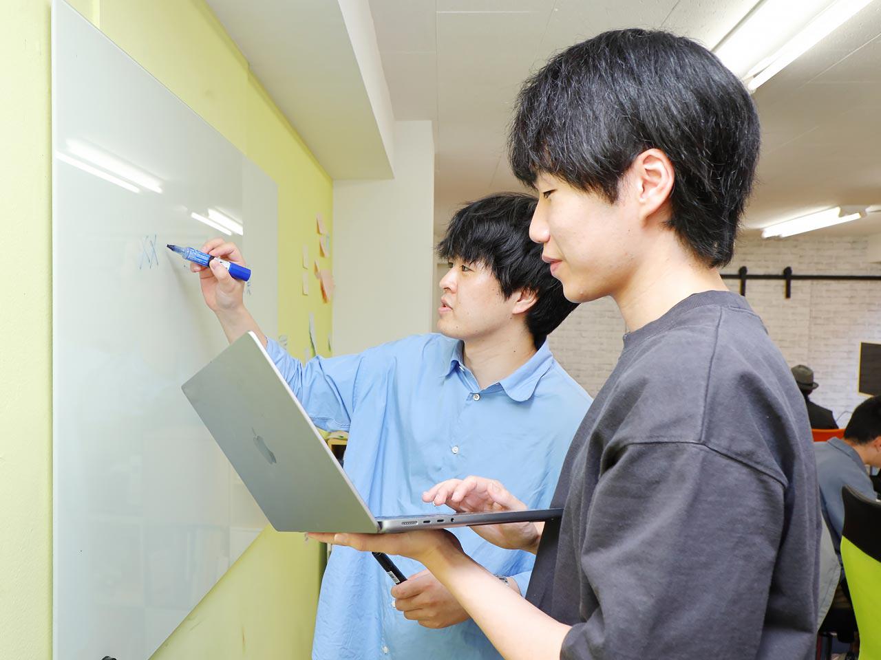 直近まで主軸としていたSES事業では、ヘルスケア業界や製造業、不動産・建設業、広告業界、物流・流通、旅行業等、幅広い業界のプロジェクトに参加してきた豊富な実績がある。