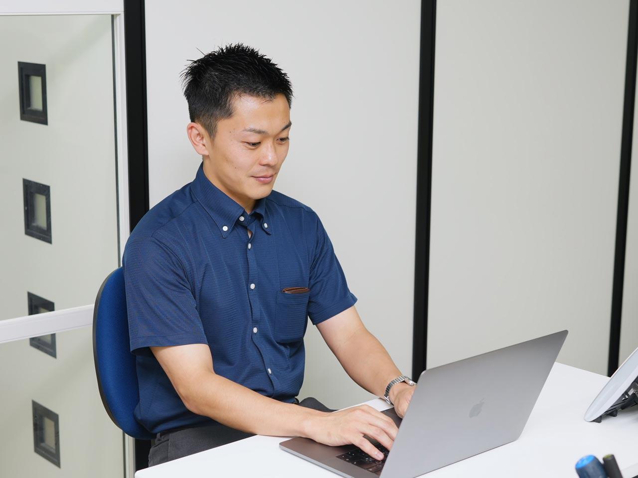 同社はベンチャーのような裁量権を持って働ける会社でありながら、ベンチャー企業以上に幅広い活躍ができる。好奇心旺盛な人にはおすすめだ。