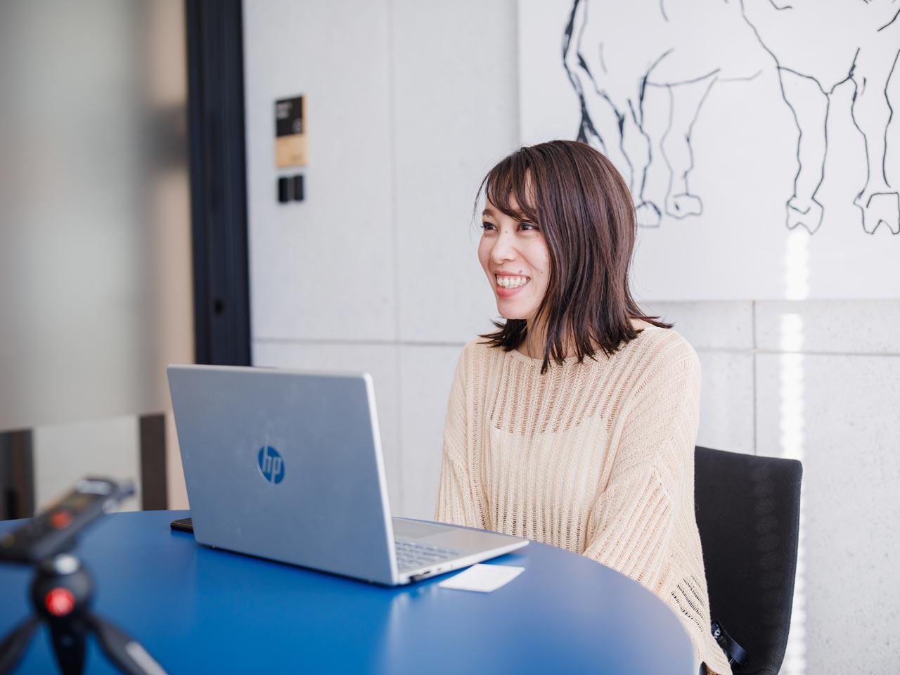 小規模ならではのアットホームで、和気あいあいとした雰囲気も同社の魅力の一つである。