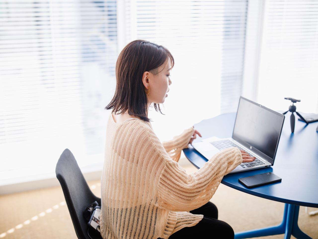 2024年12月には、さらなる飛躍を目指してMOON-X株式会社と経営統合した同社。白髪ケア製品のトップシェアを目指し社内体制の強化に取り組む。