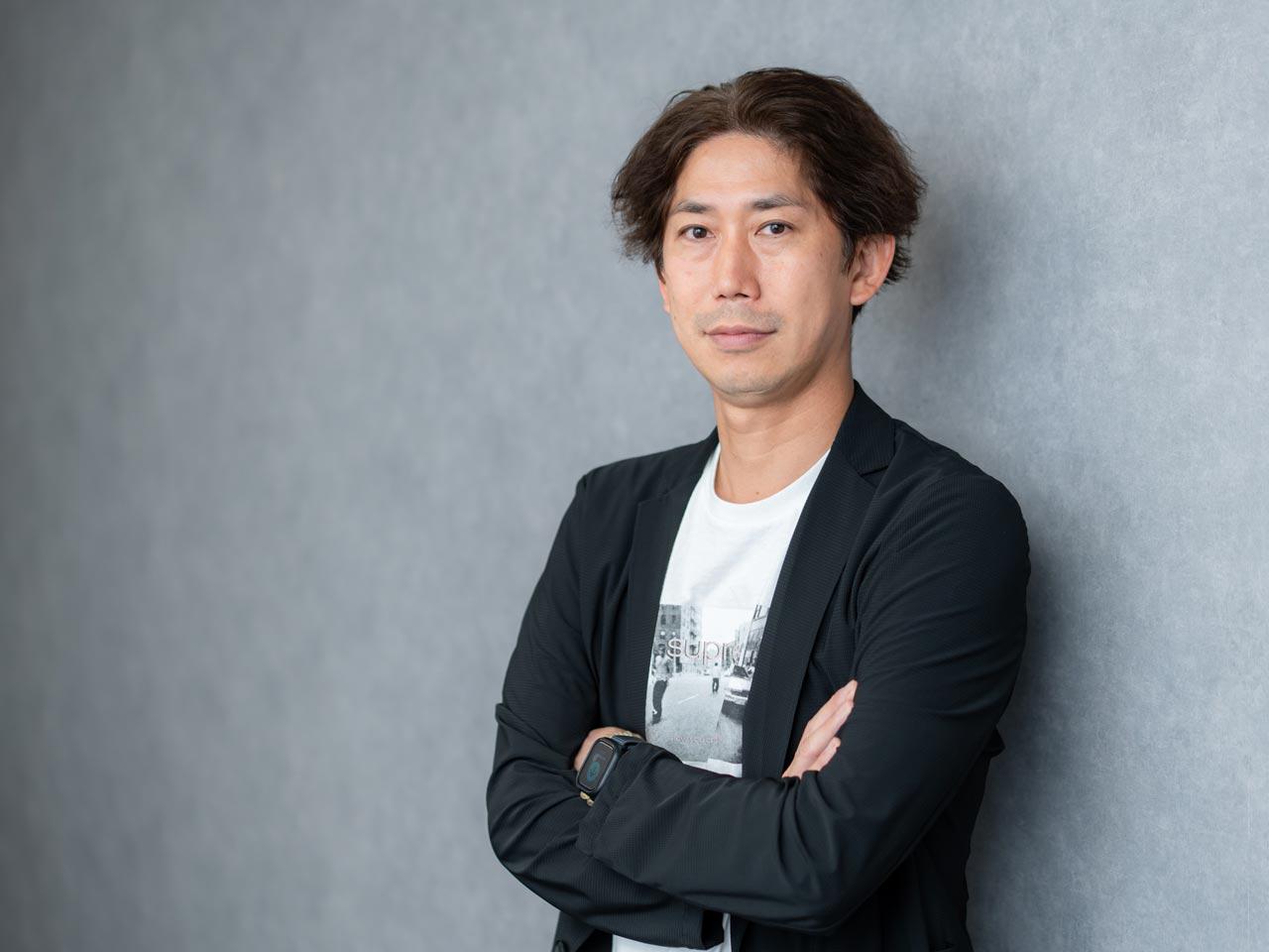 「広告（アド）」と「コミュニケーション（コミ）」を融合させた人間関係と広告の深い結び付きを大切にし、革新的な広告戦略で顧客の集客～売上向上までサポートしている。