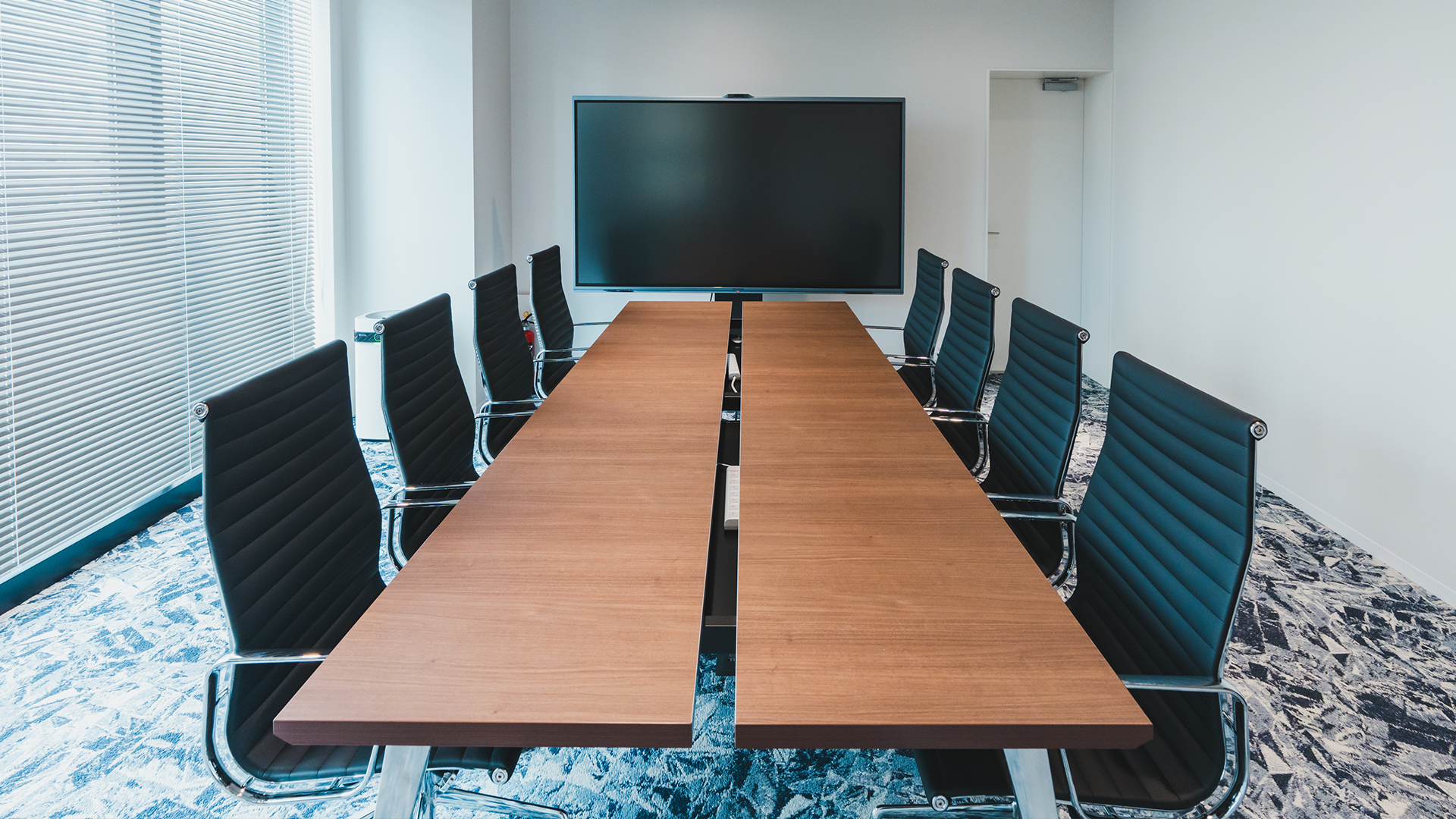 それぞれに得意分野を持ち、ないものを補い合うチームワークのよさも魅力。働く場所と時間に捕らわれない風土ゆえに、趣味にいそしんだり、子育てと両立したりとプライベートの時間を大切にする社員は多い。