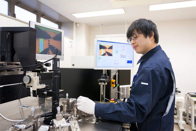 事業内容：半導体研究開発装置の輸入・開発事業