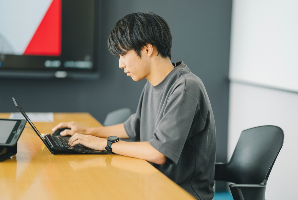 事業内容：審査 / AI Friends