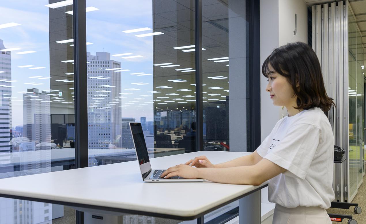 女性エンジニアも活躍しています。