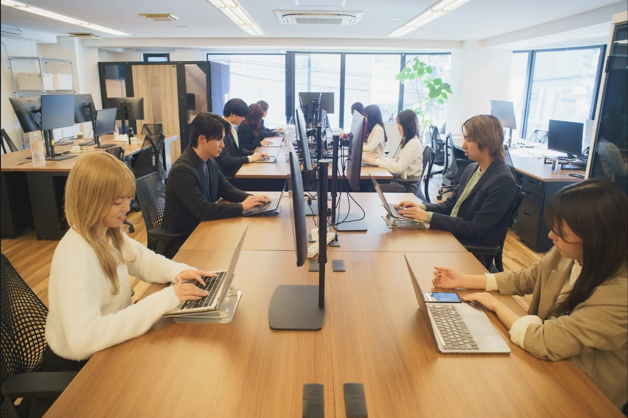 事業内容：動画型美容メディア運営による影響力発揮事業