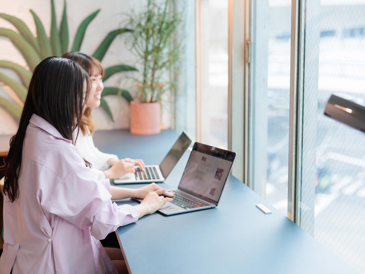 失敗が許容され、改善と再挑戦の機会が与えられる一方で、プロフェッショナルとして結果や品質に対する責任が求められるという同社。この環境が、個々の成長を加速させている。