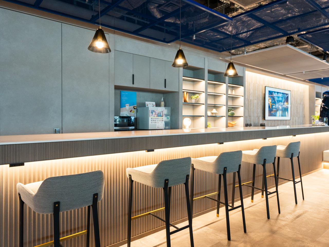 休憩スペースとして、カジュアルなミーティングエリアとして利用可能