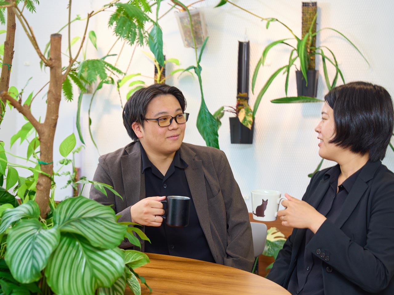 メンバーの成果を定量的に評価する仕組みが整っており、キャリアアップの道も明確に提示されている。成果に応じて収入が比例してアップする制度設計がなされており、仕事に集中しやすい環境が整っている。