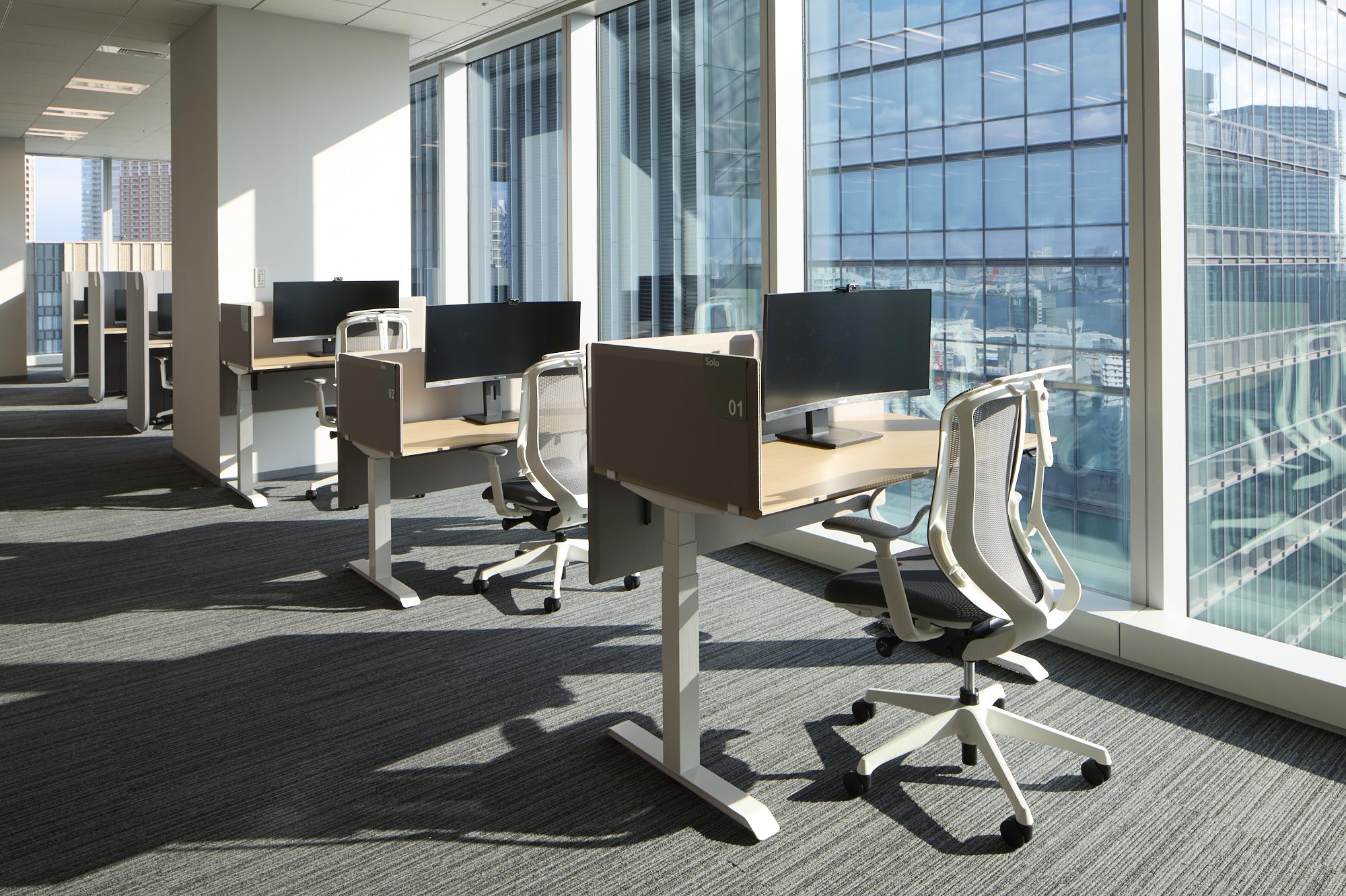 個室ブースや可動式テーブルあり