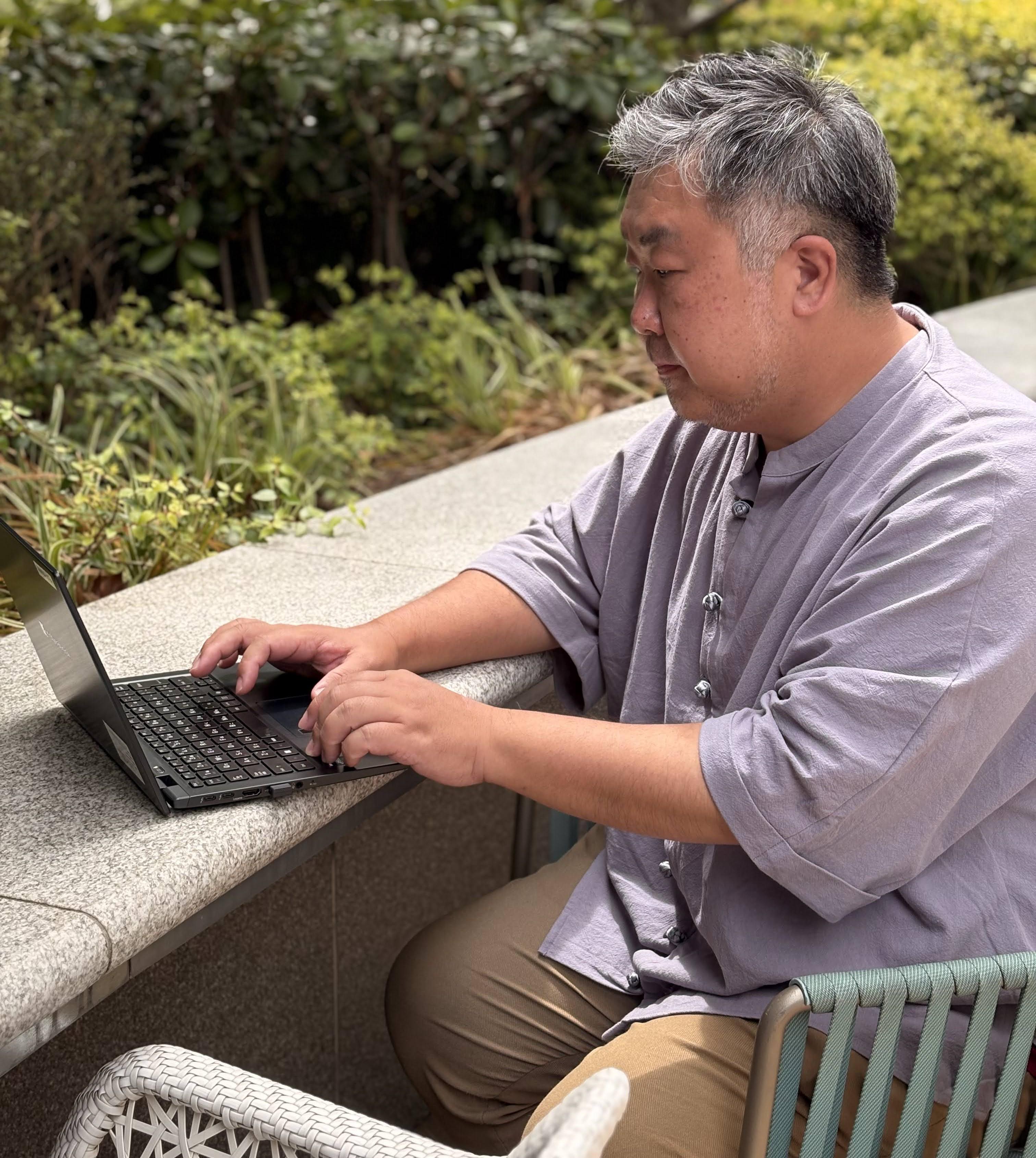 働き方もプライム上場企業水準。無理な働き方はなく、社員はワークライフバランスを意識して働いている。