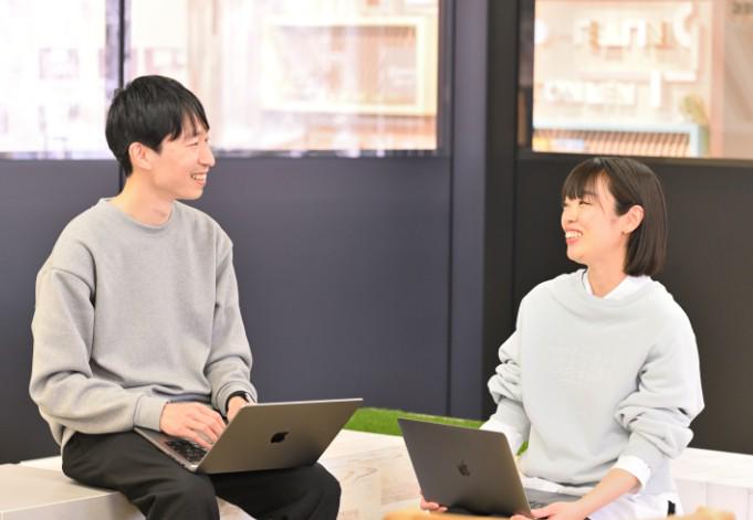 当社ではサービスをより良いものにしていくために、職種の隔たりなく日々議論がされています。