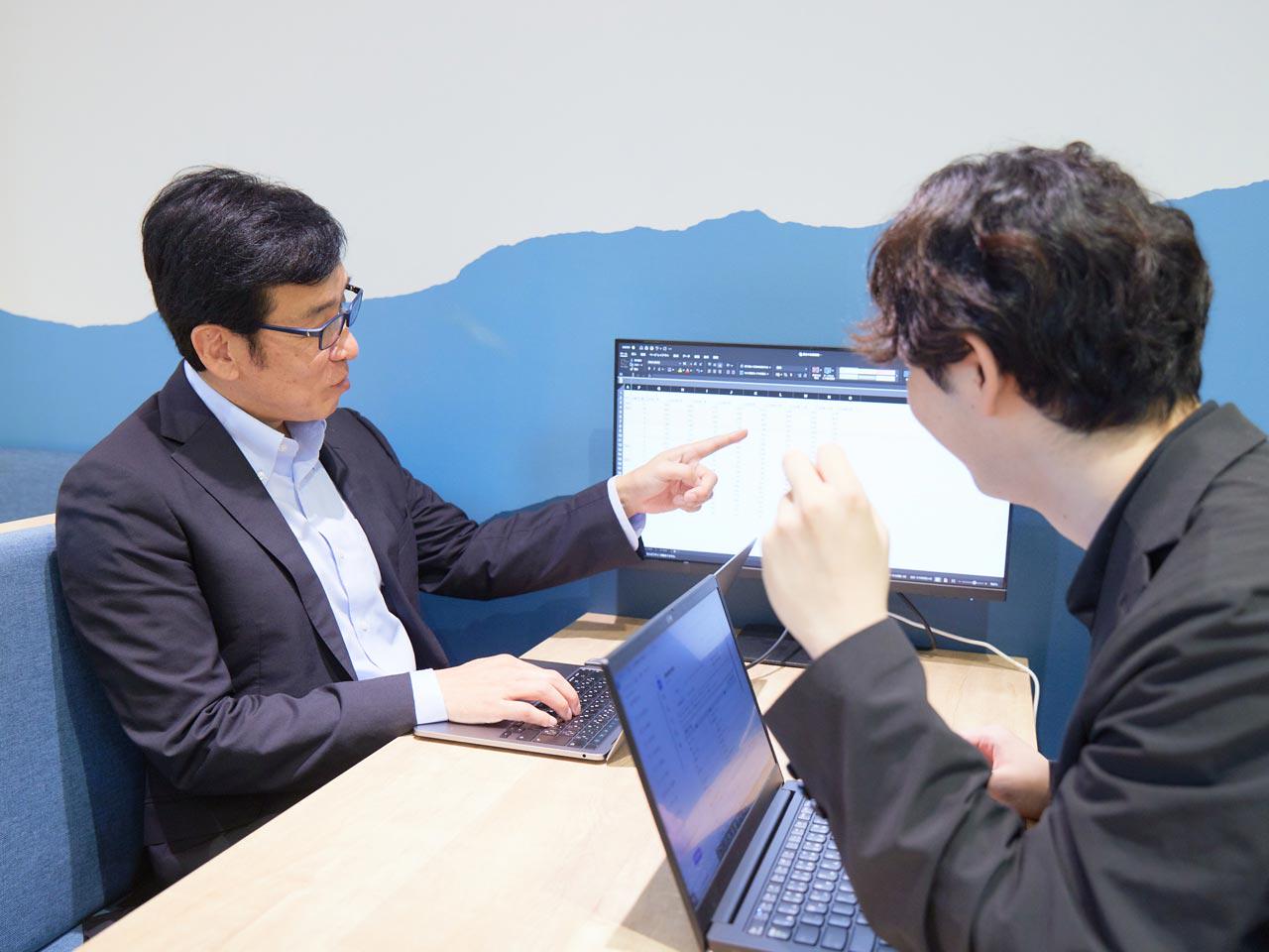 SES業界の構造的な課題に真正面から向き合い、フェアな高還元制度・エンジニアによる案件選択制度・チーム体制での参画制度を実践している。