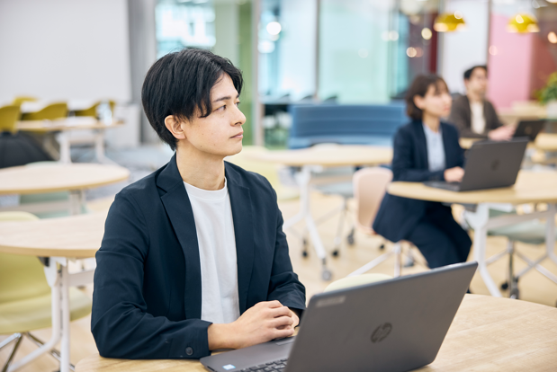 多様な案件を有する大手SIerと数多くの取り引きをしているため、個々のエンジニアのキャリアビジョンに最適な案件にマッチングしやすいというメリットもございます。