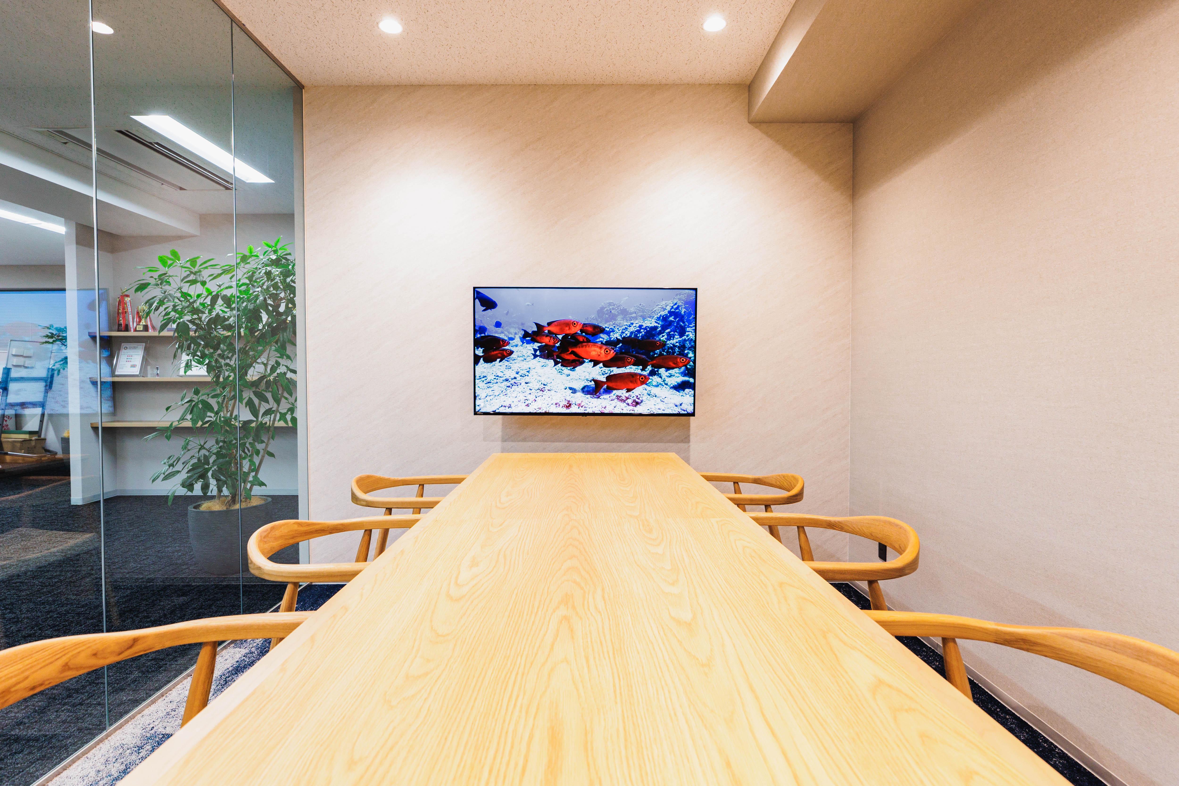 ASUEでは広告の質を上げる改善ミーティングが毎週行われている。