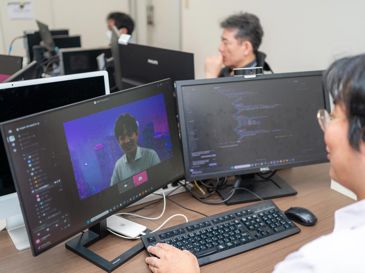 グループ全体の社是として、社員・家族・顧客・株主・取引先という幸せの分配順序を掲げ、“社員は家族”という風土を形成している。
