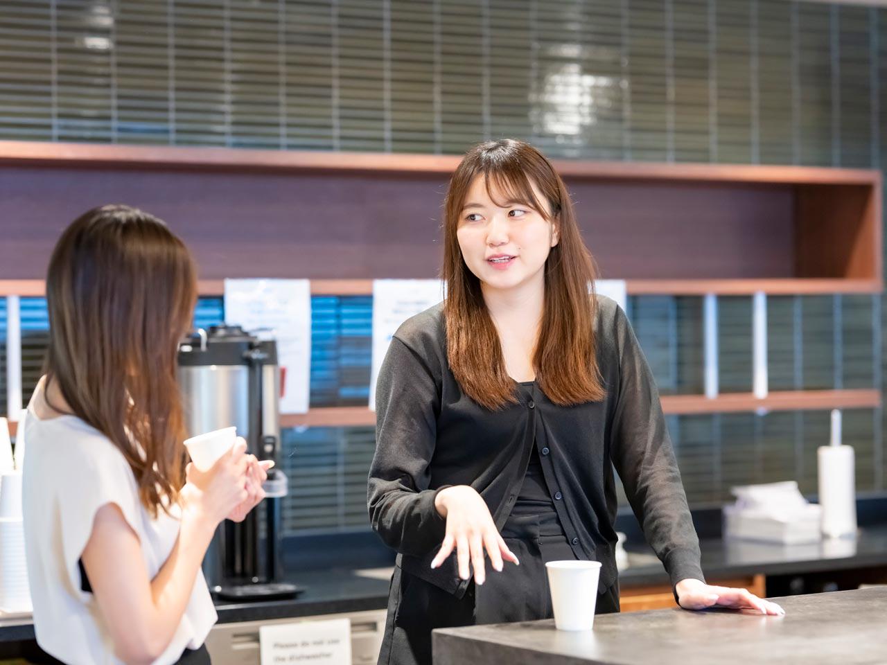 誰でも結果を出せばポジションを上がっていける実力主義で、大手企業との取引も多い中でスケールの大きな仕事も任されるカルチャーがある。