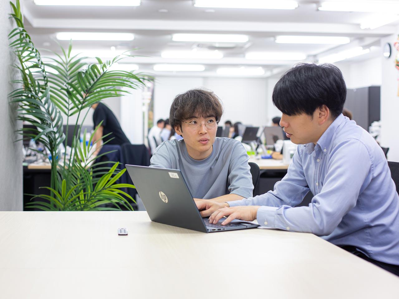 社内の雰囲気は「フラットで風通しが良い」と多くの社員が口を揃える。